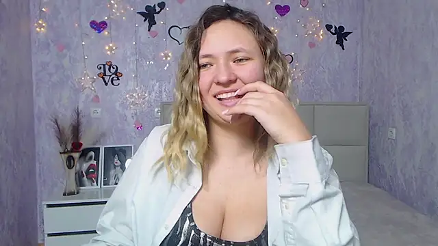 Snapshot of SallyVerda chatting on 02/26/25, 10:04 SallyVerda online show from 02/26/25, 10:04