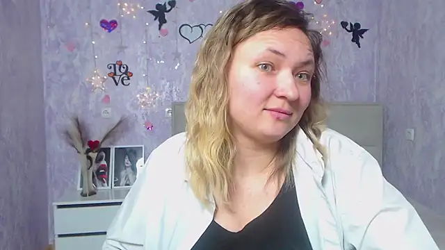 Snapshot of SallyVerda chatting on 02/20/25, 01:03 SallyVerda online show from 02/20/25, 01:03
