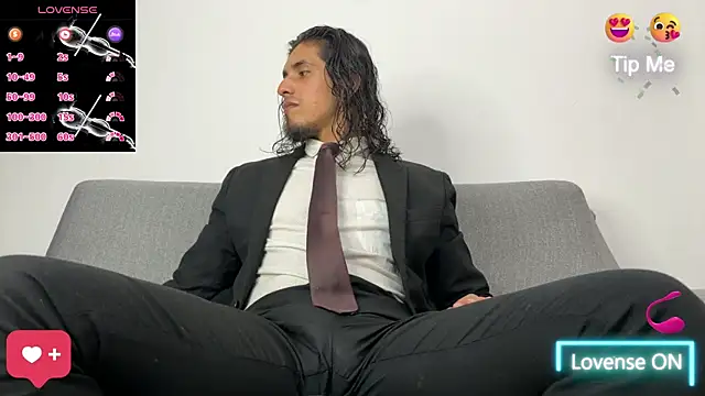 Snapshot of Tom_blunt96 chatting on 10/14/25, 06:08 Tom blunt96 online show from 10/14/25, 06:08