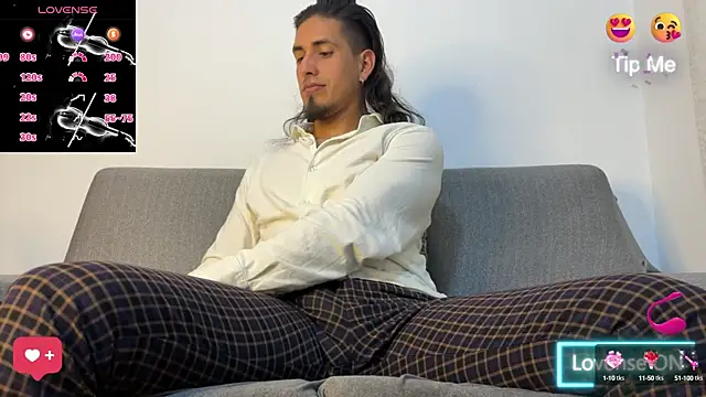 Snapshot of Tom_blunt96 chatting on 11/01/25, 03:35 Tom blunt96 online show from 11/01/25, 03:35