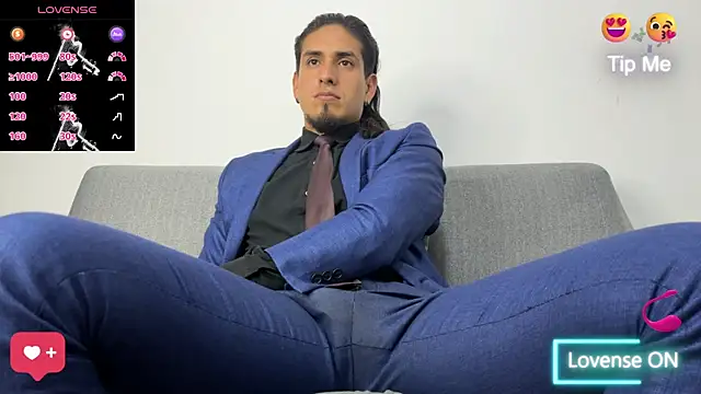 Snapshot of Tom_blunt96 chatting on 10/04/25, 10:55 Tom blunt96 online show from 10/04/25, 10:55