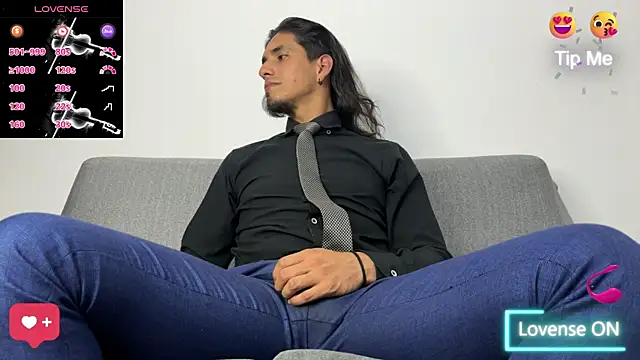 Snapshot of Tom_blunt96 chatting on 10/11/25, 09:32 Tom blunt96 online show from 10/11/25, 09:32