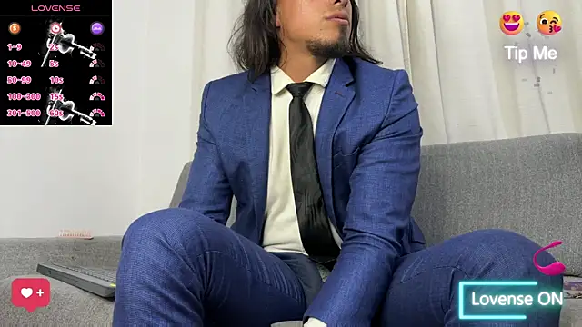 Snapshot of Tom_blunt96 chatting on 11/06/25, 06:17 Tom blunt96 online show from 11/06/25, 06:17