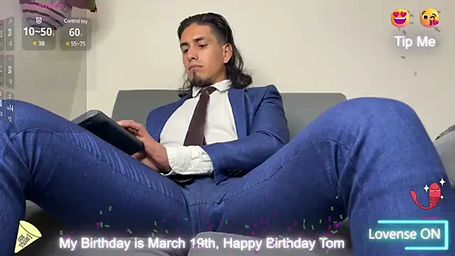 Snapshot of Tom_blunt96 chatting on 03/22/25, 06:36 Tom blunt96 online show from 03/22/25, 06:36