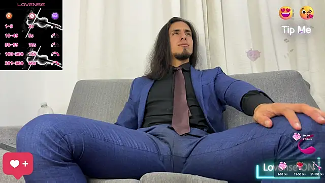 Snapshot of Tom_blunt96 chatting on 11/05/25, 01:52 Tom blunt96 online show from 11/05/25, 01:52