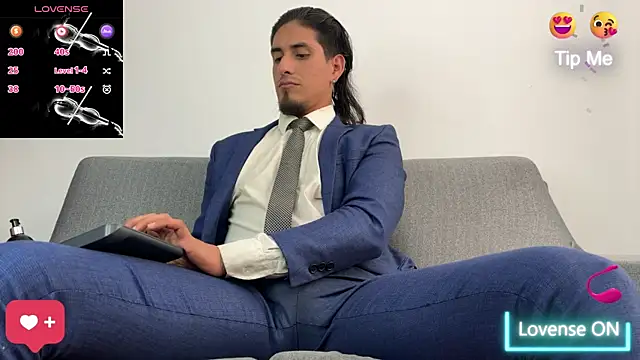 Snapshot of Tom_blunt96 chatting on 09/30/25, 07:20 Tom blunt96 online show from 09/30/25, 07:20