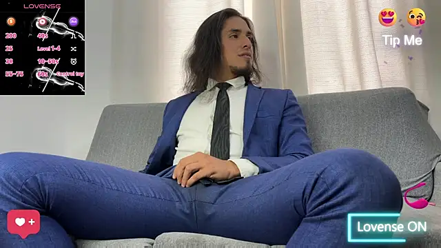 Snapshot of Tom_blunt96 chatting on 11/06/25, 07:40 Tom blunt96 online show from 11/06/25, 07:40