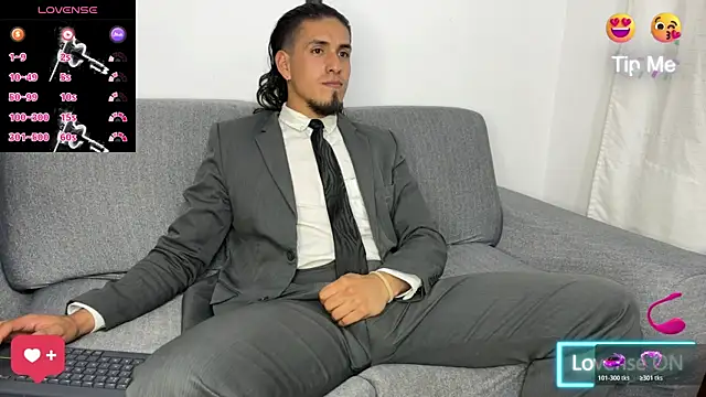 Snapshot of Tom_blunt96 chatting on 11/29/25, 11:27 Tom blunt96 online show from 11/29/25, 11:27