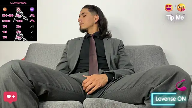 Snapshot of Tom_blunt96 chatting on 09/09/25, 10:25 Tom blunt96 online show from 09/09/25, 10:25