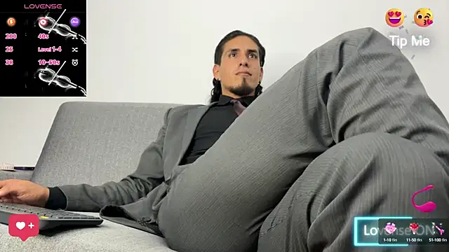 Snapshot of Tom_blunt96 chatting on 09/21/25, 04:06 Tom blunt96 online show from 09/21/25, 04:06