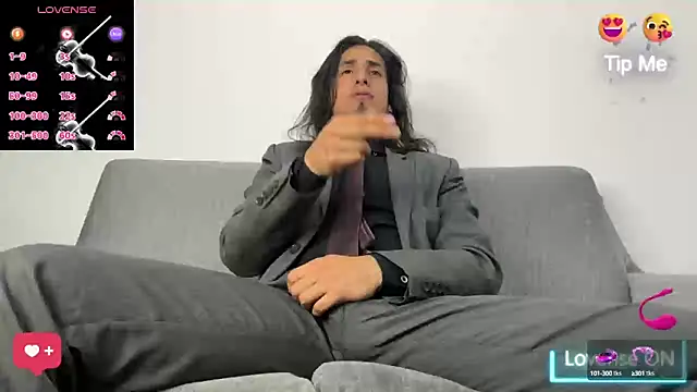 Snapshot of Tom_blunt96 chatting on 09/20/25, 03:55 Tom blunt96 online show from 09/20/25, 03:55