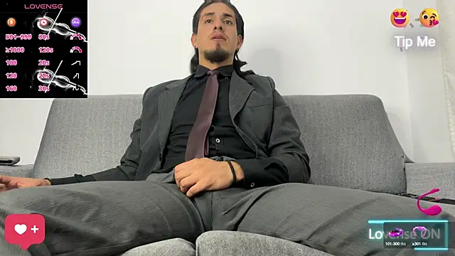 Snapshot of Tom_blunt96 chatting on 10/15/25, 06:16 Tom blunt96 online show from 10/15/25, 06:16