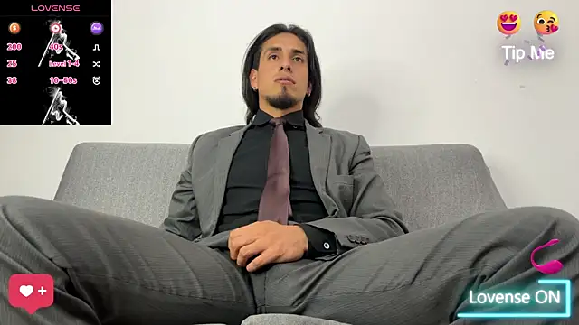 Snapshot of Tom_blunt96 chatting on 09/27/25, 09:32 Tom blunt96 online show from 09/27/25, 09:32