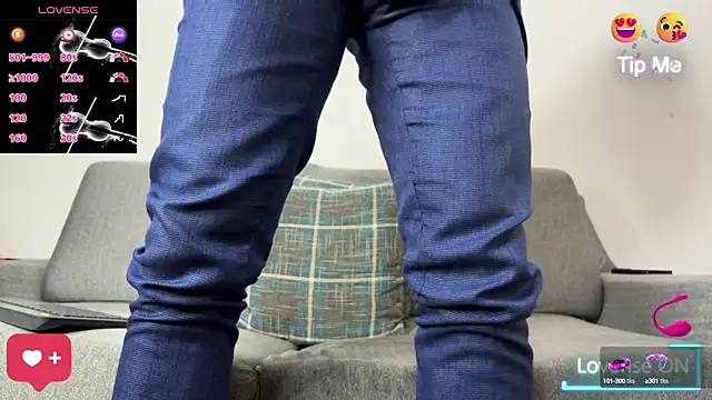 Snapshot of Tom_blunt96 chatting on 09/13/25, 07:58 Tom blunt96 online show from 09/13/25, 07:58