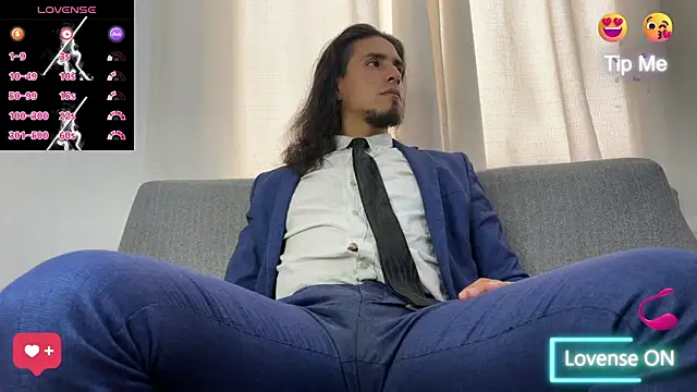 Snapshot of Tom_blunt96 chatting on 11/21/25, 03:00 Tom blunt96 online show from 11/21/25, 03:00