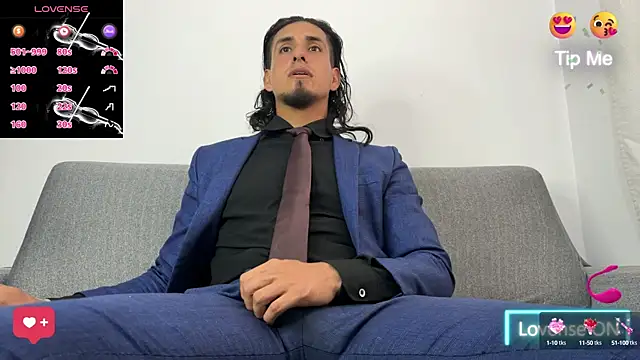 Snapshot of Tom_blunt96 chatting on 10/30/25, 05:32 Tom blunt96 online show from 10/30/25, 05:32