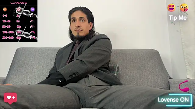 Snapshot of Tom_blunt96 chatting on 10/16/25, 07:22 Tom blunt96 online show from 10/16/25, 07:22