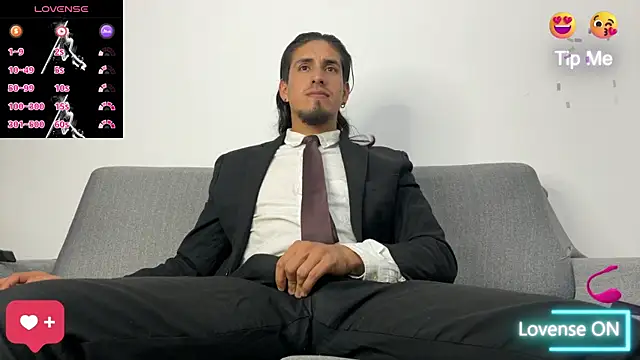 Snapshot of Tom_blunt96 chatting on 10/14/25, 05:30 Tom blunt96 online show from 10/14/25, 05:30