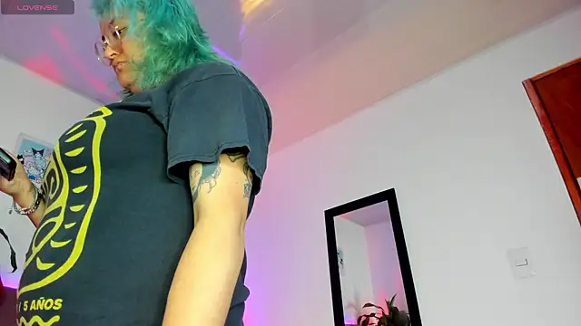 Snapshot of lucky-leah chatting on 03/19/25, 03:30 lucky-leah online show from 03/19/25, 03:30