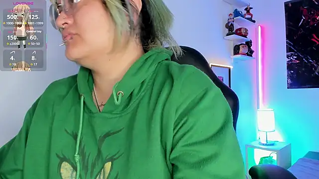 lucky-leah online show from 10/26/25, 03:29