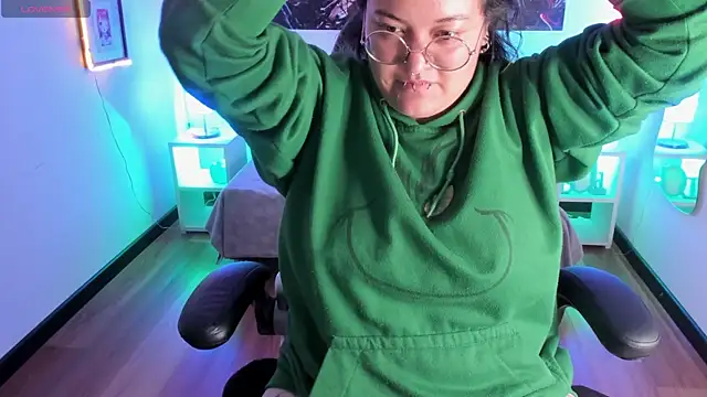 lucky-leah online show from 12/20/25, 04:15