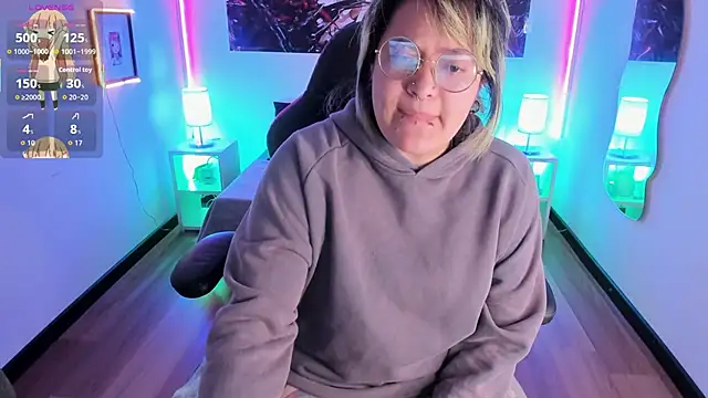 lucky-leah online show from 10/25/25, 03:49