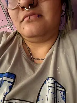 lucky-leah online show from 11/20/25, 03:51