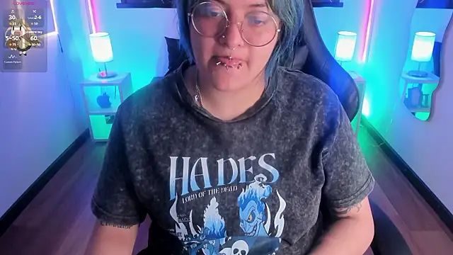 Snapshot of lucky-leah chatting on 02/21/26, 04:36 lucky-leah online show from 02/21/26, 04:36