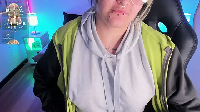 lucky-leah online show from 10/30/25, 03:49