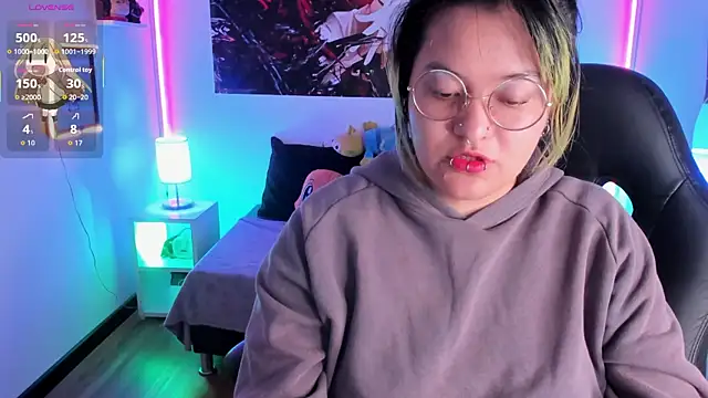 lucky-leah online show from 11/12/25, 04:49