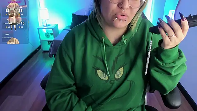 lucky-leah online show from 10/22/25, 04:01