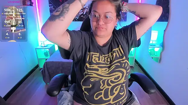 lucky-leah online show from 10/24/25, 04:11