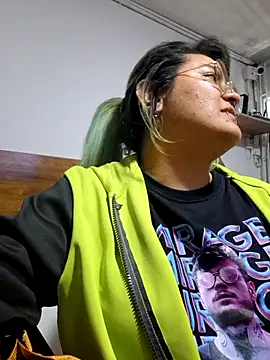 lucky-leah online show from 11/15/25, 03:32