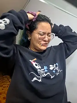 lucky-leah online show from 04/07/26, 03:30