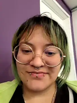 Snapshot of lucky-leah chatting on 09/19/25, 03:54 lucky-leah online show from 09/19/25, 03:54