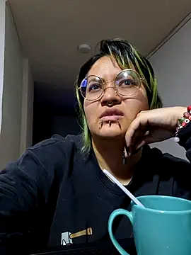 Snapshot of lucky-leah chatting on 10/11/25, 03:51 lucky-leah online show from 10/11/25, 03:51