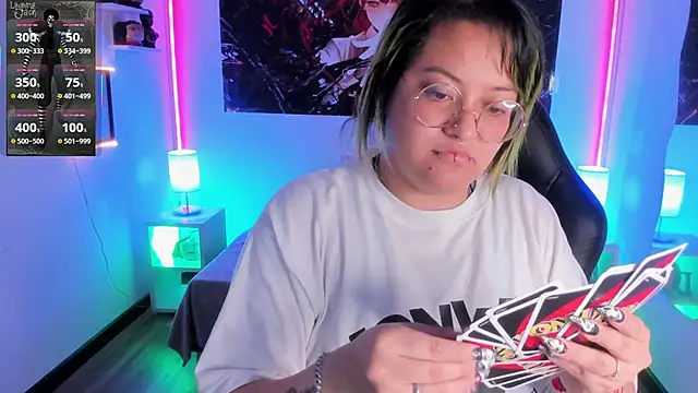 lucky-leah online show from 11/04/25, 04:05