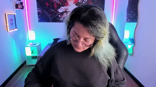 lucky-leah online show from 11/14/25, 04:38