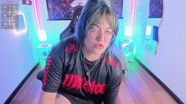 Snapshot of lucky-leah chatting on 02/26/26, 04:12 lucky-leah online show from 02/26/26, 04:12