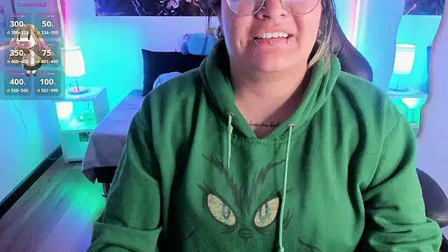 lucky-leah online show from 12/03/25, 04:02