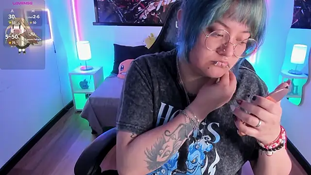 Snapshot of lucky-leah chatting on 02/18/26, 03:59 lucky-leah online show from 02/18/26, 03:59