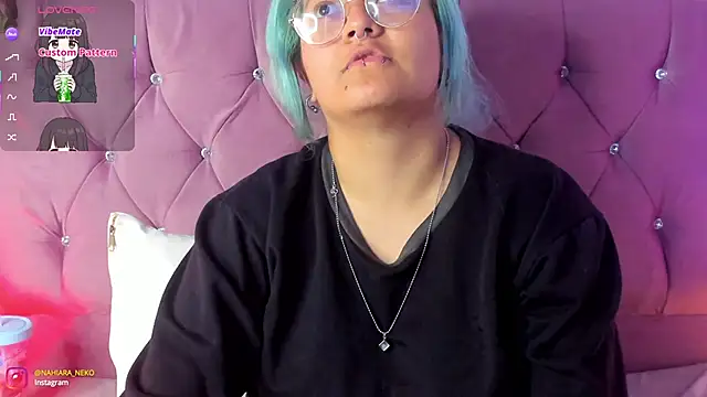 Snapshot of lucky-leah chatting on 03/21/25, 06:38 lucky-leah online show from 03/21/25, 06:38