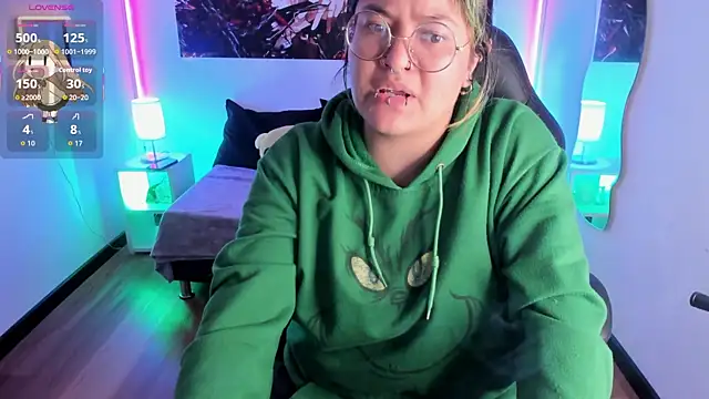 lucky-leah online show from 11/18/25, 04:16