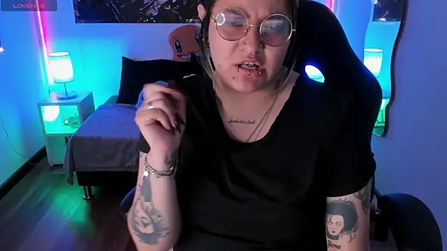 lucky-leah online show from 11/29/25, 03:50