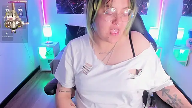 lucky-leah online show from 11/11/25, 04:40