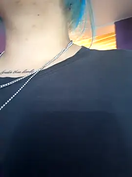 Snapshot of lucky-leah chatting on 02/15/26, 04:02 lucky-leah online show from 02/15/26, 04:02