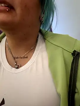 Snapshot of lucky-leah chatting on 01/06/26, 03:43 lucky-leah online show from 01/06/26, 03:43