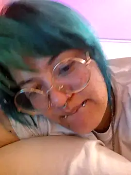 Snapshot of lucky-leah chatting on 06/11/26, 03:47 lucky-leah online show from 06/11/26, 03:47