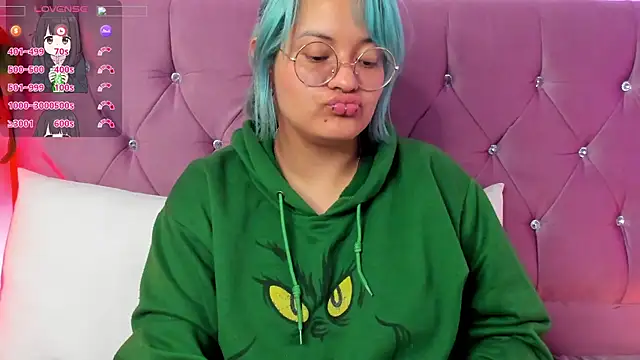 Snapshot of lucky-leah chatting on 03/16/25, 02:10 lucky-leah online show from 03/16/25, 02:10