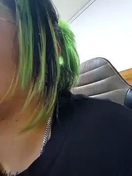 lucky-leah online show from 11/08/25, 03:43